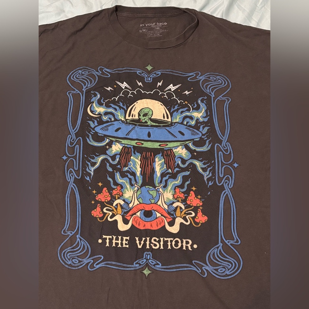 “The Visitor” alien L/XL Men’s Tshirt